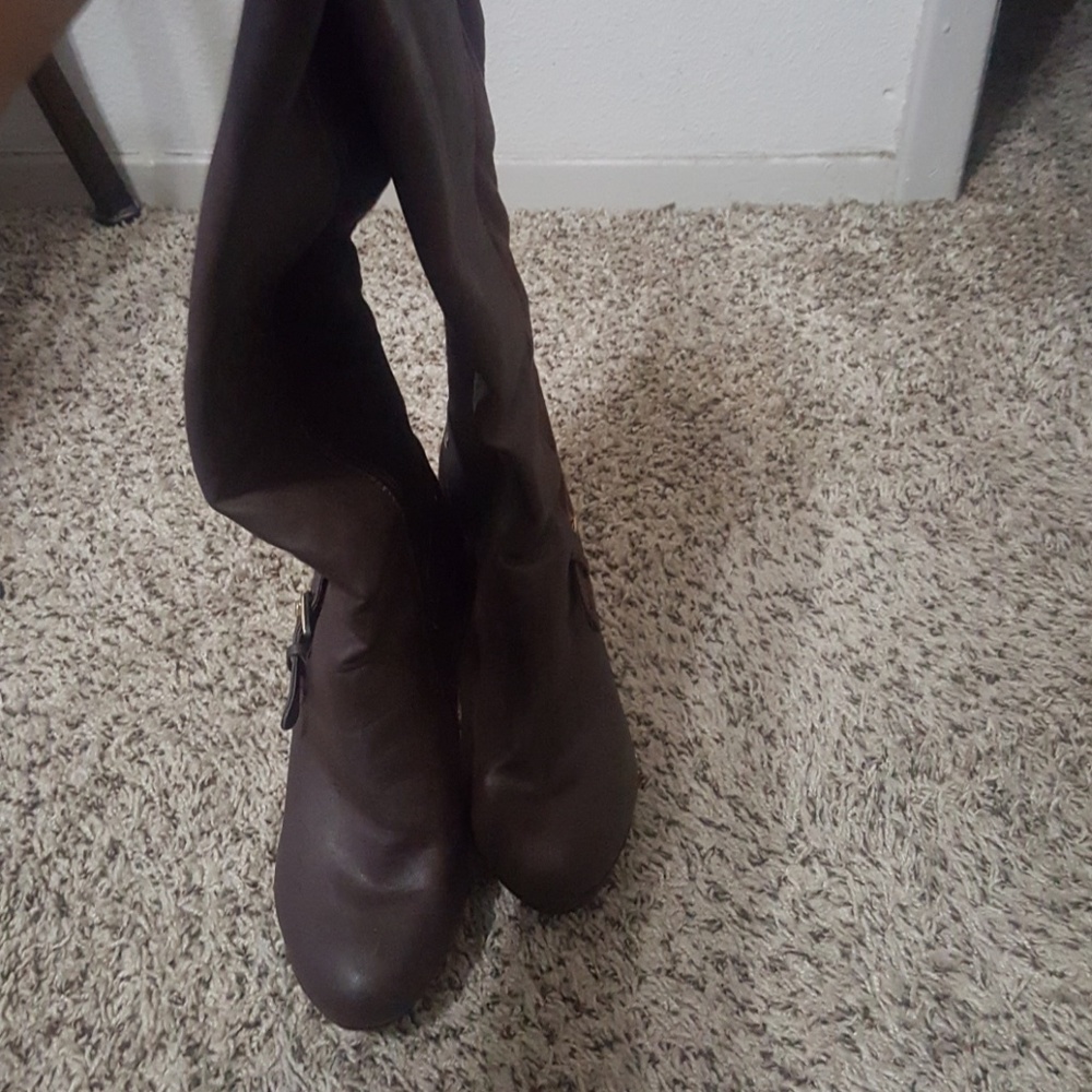 Boot - Picture 3 of 5